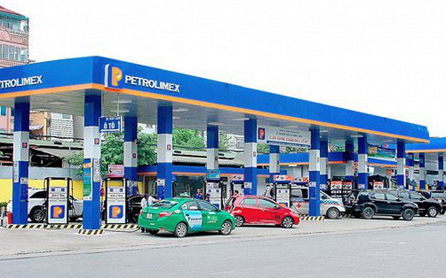 Giá xăng trong nước giảm nhẹ hơn thế giới, lợi nhuận Petrolimex tăng mạnh