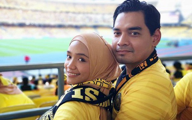 Nữ minh tinh Malaysia thất vọng về cổ động viên nhà, nghi ngờ vé tại Bukit Jalil được tuồn bán trái phép