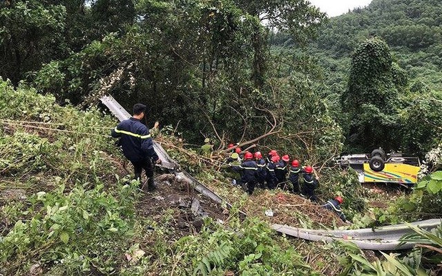 Khởi tố lái xe chở 21 sinh viên rơi ở đèo Hải Vân