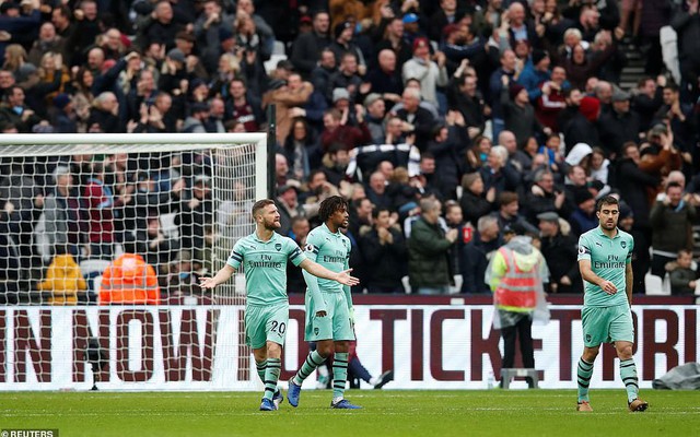 Trắng tay trước West Ham, ác mộng lại vây quanh Arsenal