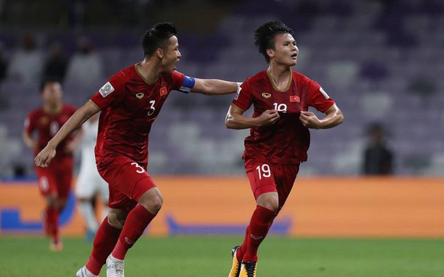 CĐV Châu Á trầm trồ: "ĐT Việt Nam là siêu nhân, bàn thắng của Quang Hải như Messi đá phạt"