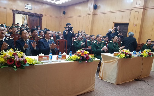 Đại tướng Phùng Quang Thanh ôn lại những phút giây hào hùng, hát mãi khúc quân hành mừng Trung tướng Nguyễn Như Hoạt