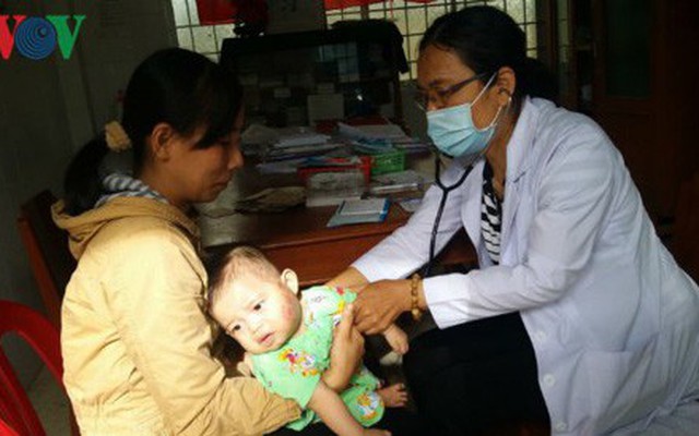 Tiền Giang: Tiêm vaccine ComBe 5, trên 60 trẻ nhập viện