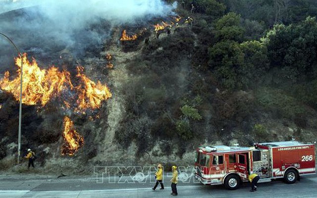 Cháy rừng nghiêm trọng tại California (Mỹ) khiến mất điện diện rộng