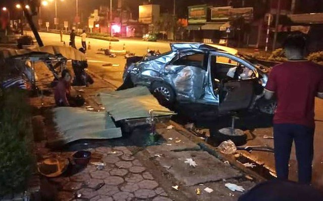 Xe khách đâm taxi ở ngã tư khiến 3 hành khách tử vong, tài xế nguy kịch