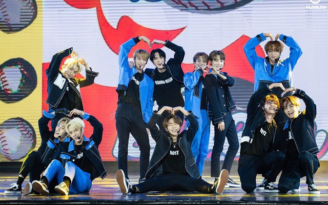 Nhóm nhạc thần tượng Hàn Quốc "The Boyz" biểu diễn cùng nhiều ca sĩ Việt