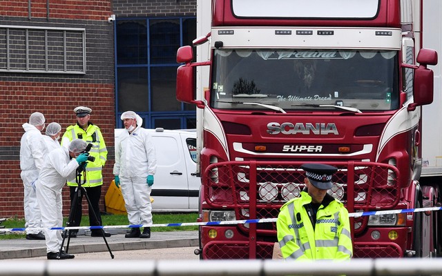Cảnh sát Anh công bố quy trình nhận dạng 39 thi thể trong xe tải đông lạnh: Điều tra hơn 500 tang vật