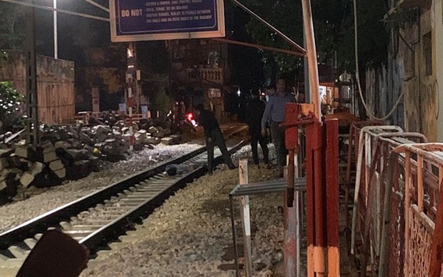 Hà Nội: Tai nạn đường sắt khiến người đàn ông tử vong ở gần phố cafe đường tàu