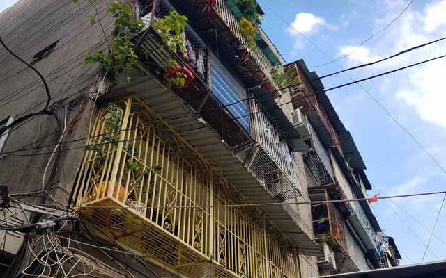 Nhiều hộ dân Sài Gòn vẫn tự "nhốt" trong "chuồng cọp"