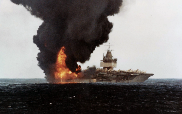 Thả bom hạt nhân đánh chìm TSB Mỹ: Liên Xô định mở màn Thế chiến 3 theo cách tệ hại nhất?