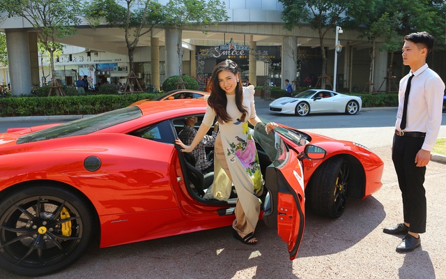 Ngọc Hiền được đưa đón bằng siêu xe khi dự sự kiện ở Trung Quốc