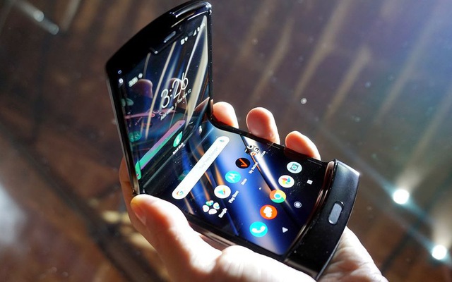 Huyền thoại Motorola Razr hồi sinh dưới dạng smartphone màn hình gập cực ấn tượng