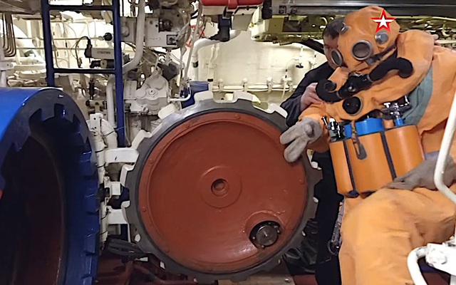 Thủy thủ tàu ngầm Nga thoát hiểm từ ống phóng ngư lôi