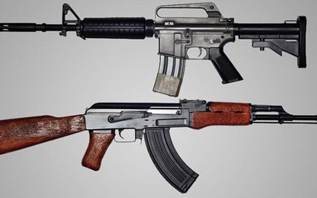 Đọ uy lực súng trường tấn công AK-47 của Nga và AR-15 của Mỹ