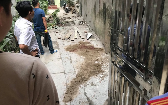 Hà Nội: Ngã từ giàn giáo tầng 5 xuống đất, nam công nhân tử vong thương tâm