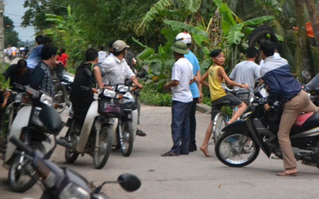 Đàn trâu lạ hung dữ húc 15 người ở Thanh Hoá