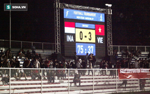 Bỏ lại đội nhà, CĐV Indonesia lũ lượt về ngay khi nhận bàn thua quyết định trước Việt Nam