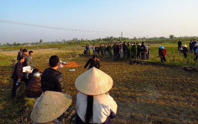 Đi chăn dê ngoài đồng, bé gái 9 tuổi bị người lạ mặt hãm hiếp