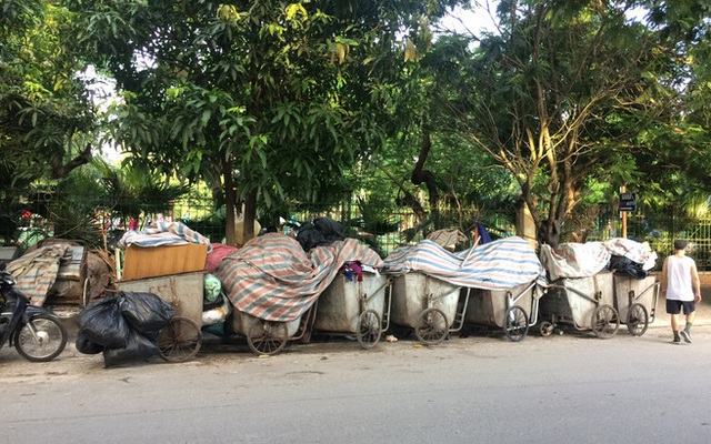 Dân chặn xe vào bãi rác Nam Sơn: Một số quận, huyện của Hà Nội tạm để rác tại điểm trung chuyển