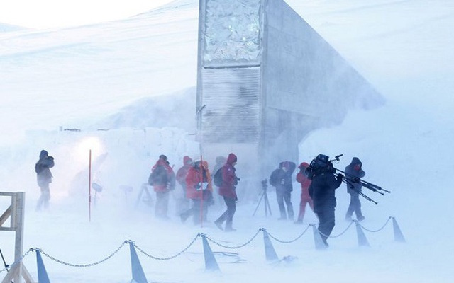 Microsoft lưu trữ mã nguồn trong hang Bắc Cực để đề phòng ngày tận thế