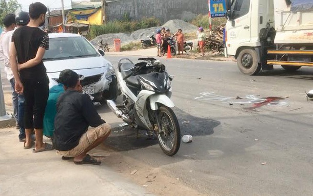 Va chạm liên hoàn với 2 ô tô, vợ chết chồng nguy kịch khi đang trên đường tới công ty làm việc