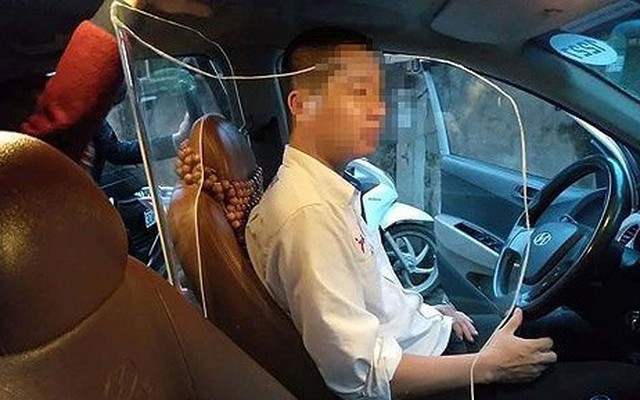 Lái xe taxi tự lắp khoang chắn bảo vệ: Không cẩn thận lại bị phạt nặng!