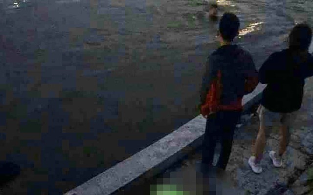 Đôi nam nữ nhảy xuống hồ cạnh nghĩa trang Mai Dịch lúc đêm khuya, một người tử vong