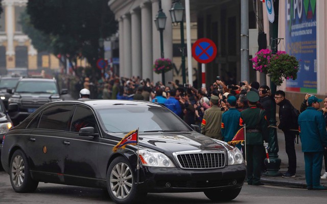 Lần đầu lộ diện tại Việt Nam, siêu xe Mercedes-Maybach 62S mới nhất của ông Kim Jong-un có gì đặc biệt?