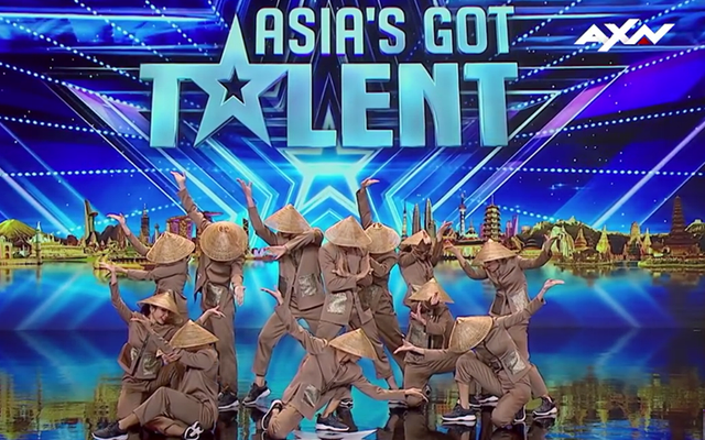 Asia’s Got Talent: Nhóm nhảy Việt đội nón lá, mặc áo bà ba diễn “Điệu vũ nông dân” gây bất ngờ