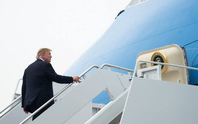 Trên đường trở về Mỹ, ông Trump dành lời cảm ơn chân thành tới người dân Việt Nam