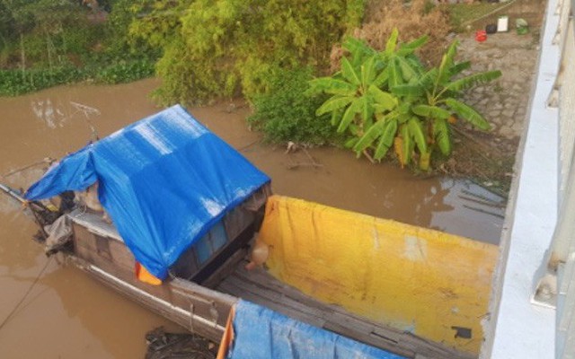 Phát hiện tử thi trên kênh nội đồng, hai tay bị buộc bằng sợi dây