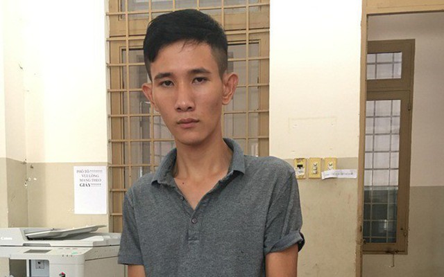 Nam thanh niên liều lĩnh dùng búa đập tủ kính cướp tiệm vàng ở Tây Ninh