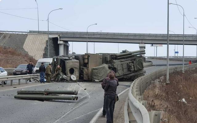 Tổ hợp Pantsir-S1 Nga lật nhào, ống phóng tên lửa văng tung tóe: Thiệt hại nghiêm trọng