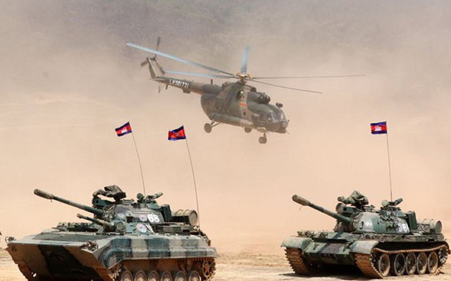 Campuchia tung xe tăng "tối tân" tập trận lớn nhất trong lịch sử với Trung Quốc