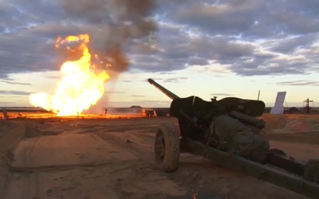 Ngạc nhiên khi Quân đội Nga dùng... pháo chống tăng để chữa cháy