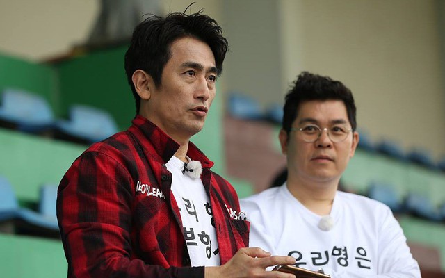 Diễn viên phim "Ông trùm" Cha In Pyo bất ngờ đến thăm HLV Park Hang-seo