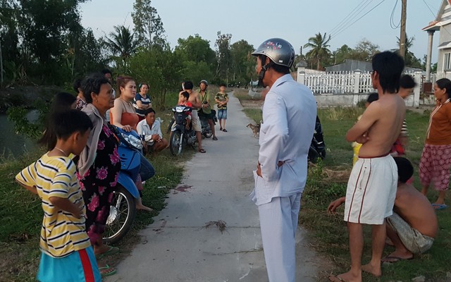 Nguyên nhân chồng cũ cho ô tô vượt lên ép xe khiến vợ té xuống đường nhập viện