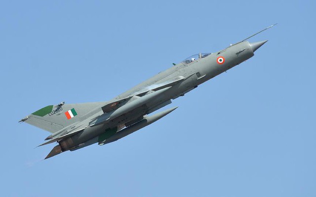 So sánh MiG-21 và F-16: Chiến đấu cơ đời cũ của Ấn Độ có thực sự bắn hạ "hàng xịn" của Pakistan?