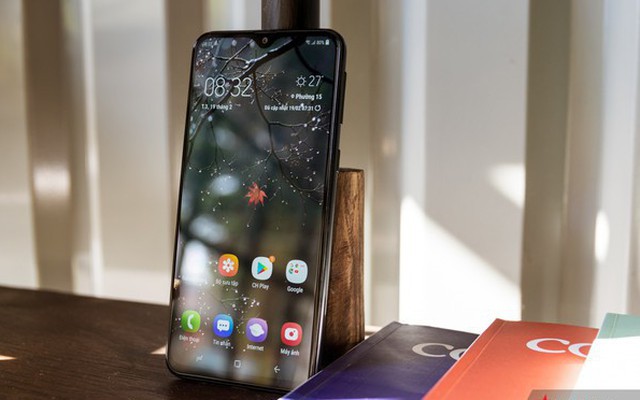 Đánh giá Samsung Galaxy M20: Smartphone có pin 'xài lâu sạc nhanh' ấn tượng nhất!