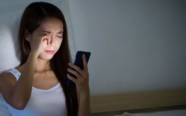 Nhiều người đang lạm dụng điện thoại di động và nhận 5 tác động nguy hiểm với sức khoẻ này