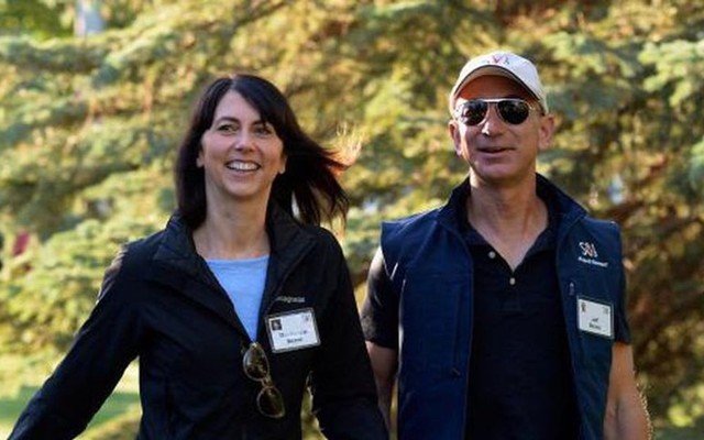 Vợ CEO Amazon Bezos “lãi” 1 tỉ USD chỉ sau 2 tuần chia tiền ly hôn