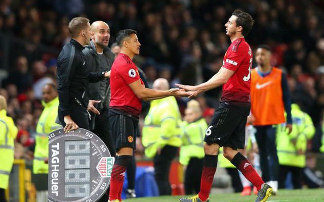 Đỉnh cao "việc nhẹ lương cao" của Man United: Chạm bóng 1 lần, nhận ngay 2 tỉ đồng