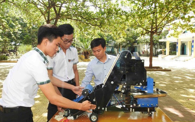 Nhờ sáng chế, 2 học sinh miền núi Ninh Thuận được tuyển thẳng vào ĐH