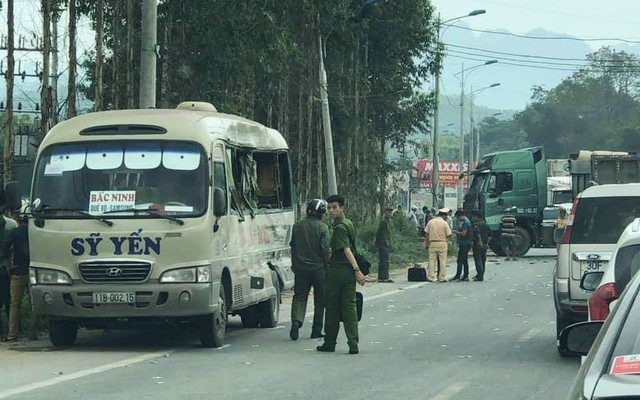 Xe khách đâm xe đầu kéo ở Lạng Sơn, 5 người thương vong