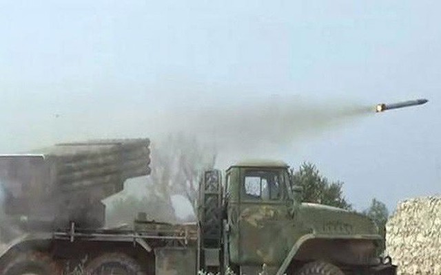 Syria dùng pháo và tên lửa chiến thuật quyết liệt phản kích “phe thánh chiến“