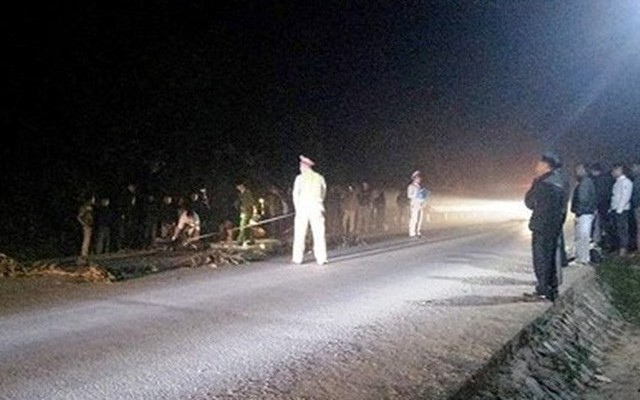 2 thanh niên chết trên quốc lộ trong đêm sau cú va chạm với ô tô