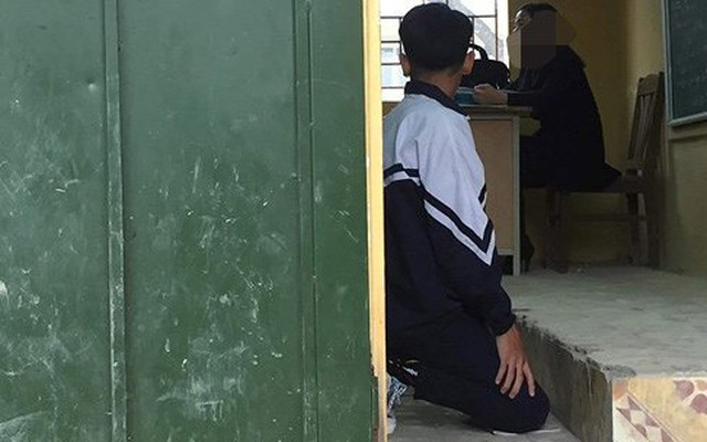Xôn xao hình ảnh nam sinh lớp 9 bị cô giáo bắt quỳ gối ngay trong lớp học