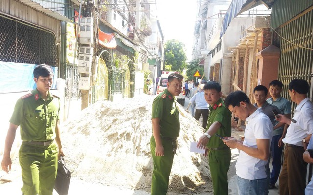 Vụ chồng cứa cổ vợ rồi tự sát: "Chúng tôi vào thấy anh ấy cầm dao rạch bụng..."