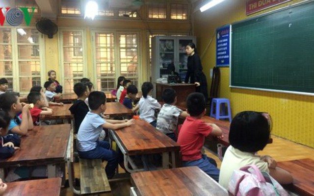 Tai nạn ở hầm Kim Liên: Nghẹn lòng khi học sinh hỏi “Ai dạy chúng con“