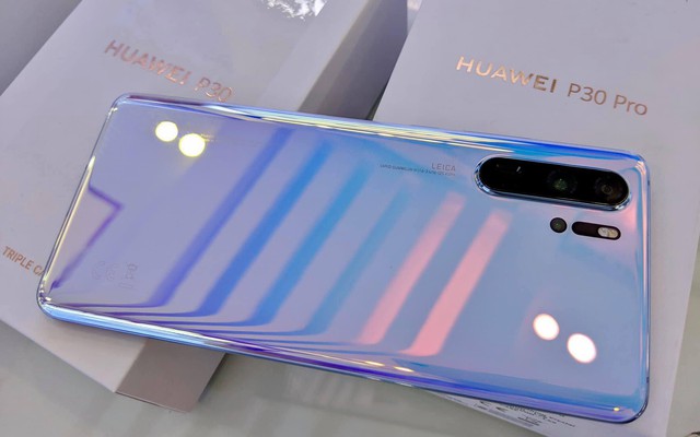 "Cơn bão" giảm giá quét qua, điện thoại Huawei tiếp tục lao dốc không phanh
